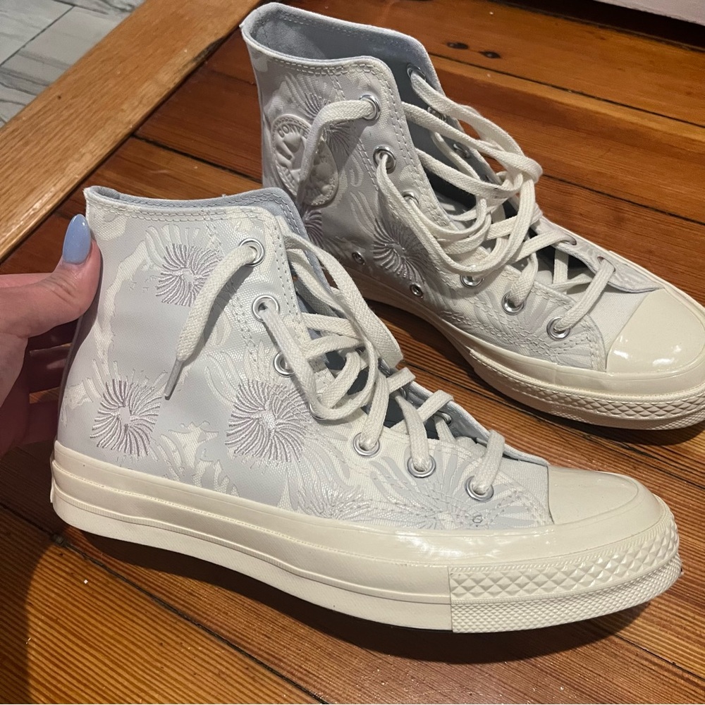 NWOT converse light gray printed high tops